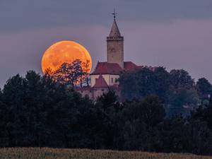 Mond über der Leuchtenburg