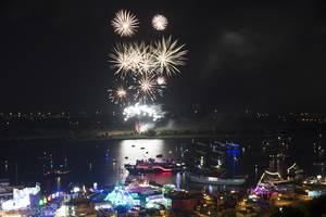https://www.hansesail.com/typo3temp/yag/01/061_Feuerwerk_c_Lutz_Zimmermann_163_59774553c4b1.jpg